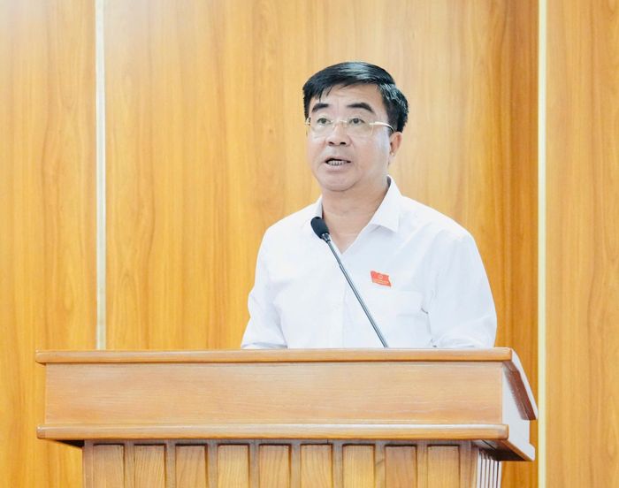 Bí thư Đảng ủy, Chủ tịch HĐND phường Khương Đình Võ Đăng Dũng phát biểu tại kỳ họp. Ảnh: Hồng Thái
