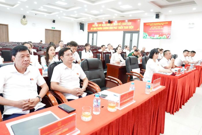 Các đại biểu dự kỳ họp. Ảnh: Hồng Thái