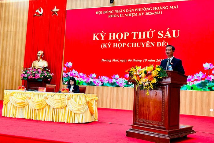 Bí thư Đảng ủy, Chủ tịch HĐND phường Nguyễn Xuân Linh phát biểu kết luận kỳ họp. Ảnh: Trần Oanh
