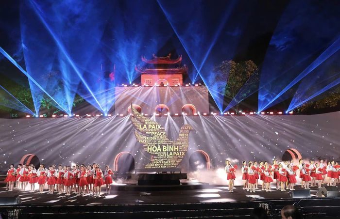 Chương trình nghệ thuật tại Lễ hội Văn hóa Thế giới tại Hà Nội lần thứ hai. Ảnh: Bộ VHTT&DL