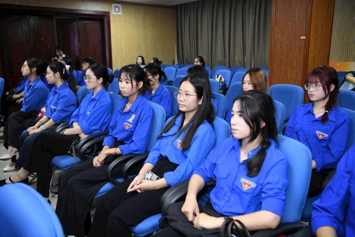 Đoàn viên, thanh niên tham gia buổi họp báo. Ảnh: Quang Trường