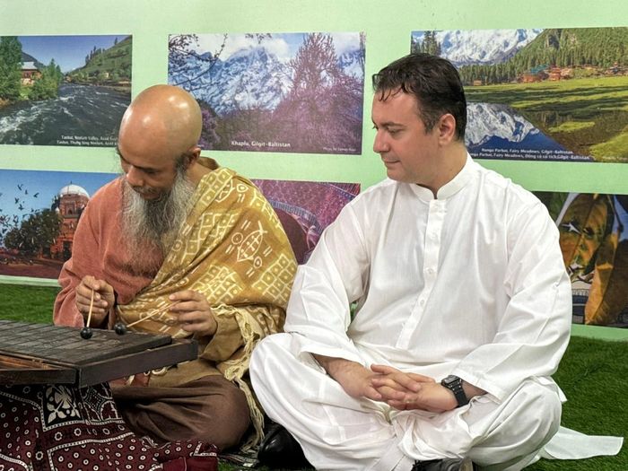 Đại sứ Kohdayar Marri và TS Trịnh Thắng. Ảnh: Kiều Thoan Thu