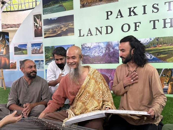 Nghệ sĩ Việt Nam và Pakistan nhanh chóng hòa hợp trong âm nhạc. Ảnh: Kiều Thoan Thu