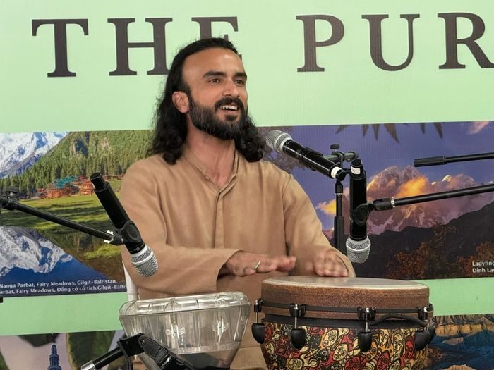 Nghệ sĩ Usman Shakeel. Ảnh: Kiều Thoan Thu