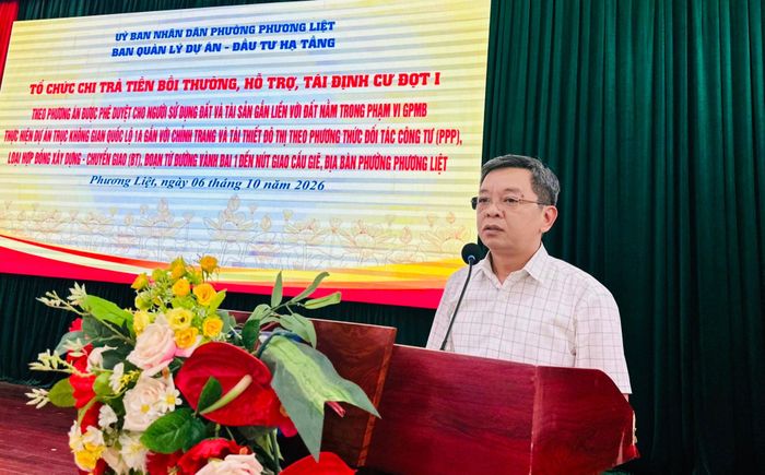 Phó Chủ tịch UBND phường Phương Liệt Nguyễn Kim Sơn đánh giá cao tinh thần hợp tác, đồng thuận của người dân trong quá trình triển khai dự án. Ảnh: NT
