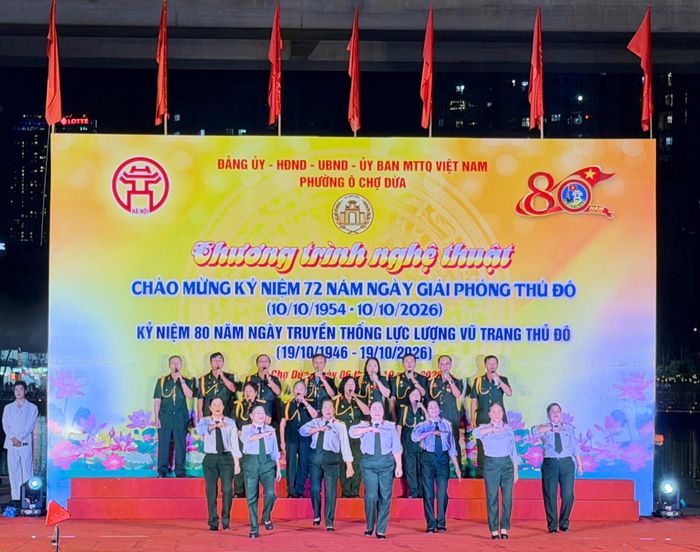 Các tiết mục nghệ thuật góp phần tái hiện truyền thống hào hùng, tình yêu Hà Nội và hình ảnh người chiến sĩ Thủ đô. Ảnh: H.Duy