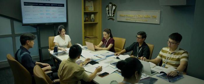 Sếp Hà xuất hiện đúng lúc và đưa ra lựa chọn doanh nghiệp Khánh Gỗ. Ảnh VTV