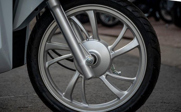 Động cơ 50cc, tiêu thụ 1,97 lít xăng/100 km