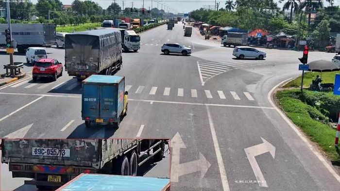 Hình ảnh các phương tiện không chấp hành tín hiệu của đèn giao thông bị phạt nguội. 