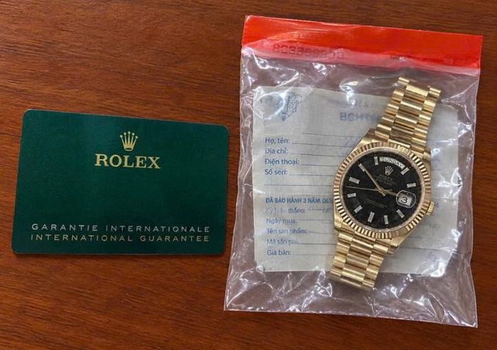 Chiếc đồng hồ Rolex trị giá hơn 1,7 tỷ đồng đã được thu hồi. Ảnh: Công an Đắk Lắk