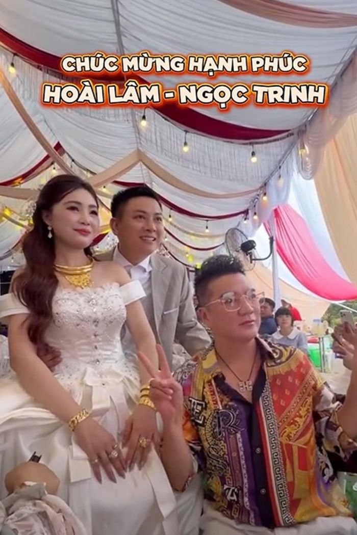 Đàm Vĩnh Hưng chúc phúc cho cặp đôi Hoài Lâm - Ngọc Trinh.