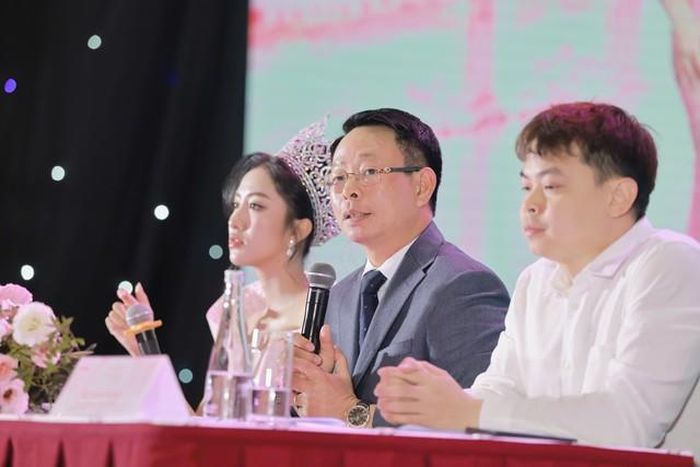 Nhà báo Phùng Công Sưởng.