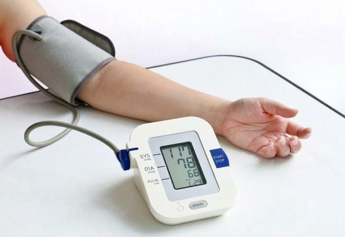 Duy trì huyết áp bình thường là một phần quan trọng của việc quản lý sức khỏe tổng thể. Ảnh minh họa AI.
