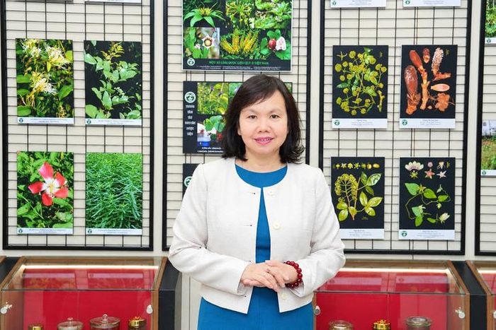 PGS.TS Phạm Thanh Huyền, Giám đốc Trung tâm Tài nguyên Dược liệu.