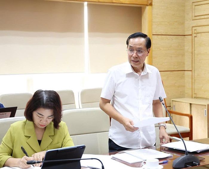 Lãnh đạo Vụ Hợp tác Quốc tế báo cáo, làm rõ thêm thông tin tại cuộc họp. Ảnh: Trần Minh
