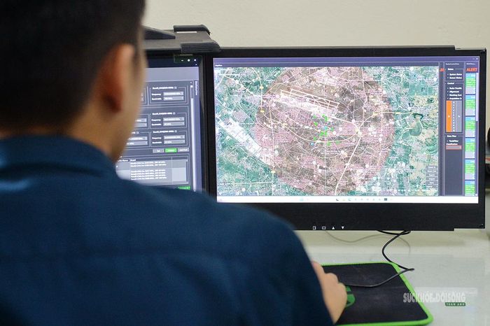 Mục tiêu UAV được theo dõi trên bản đồ tại màn hình điều khiển. Ảnh: Tuấn Anh