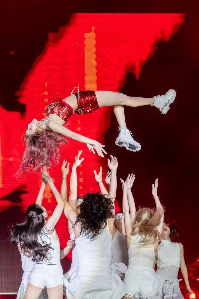 Trang phục biểu diễn của Trang Pháp tại Wuhu Super Concert.
