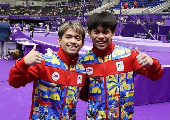  ﻿Hai anh em Karl (bên trái) và Yulo (bên phải) rạng rỡ tại ASIAD 2026. 