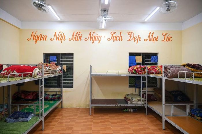 Khu bán trú sạch sẽ, an toàn tại Trường Phổ thông Dân tộc Bán trú Tiểu học và THCS Tả Nhìu (xã Nấm Dẩn, tỉnh Tuyên Quang) góp phần nâng cao điều kiện sinh hoạt cho các em học sinh.