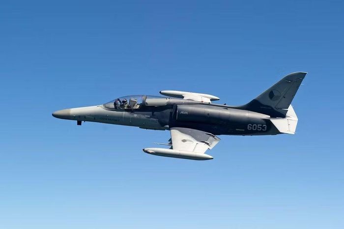 Đồng thời trang Defence24 còn cho biết thêm, vào tháng 1/2026, Pregue đã đề xuất một ý tưởng khác đó là cung cấp cho Ukraine máy bay huấn luyện - chiến đấu L-39NG Skyfox tiên tiến để bắn hạ UAV, bao gồm cả loại dùng động cơ phản lực.