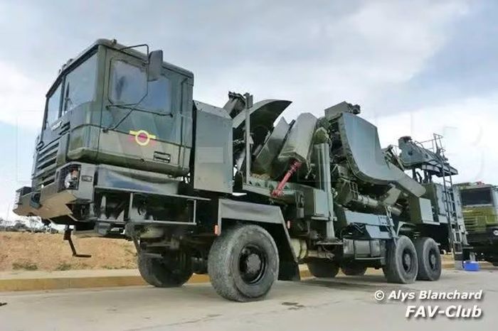 Theo giới quan sát, khối lượng đơn đặt hàng cho thấy ý định của phía Nga là sử dụng các tổ hợp phòng không Pechora-2M trên chiến trường, điều này đặt ra một số thắc mắc.