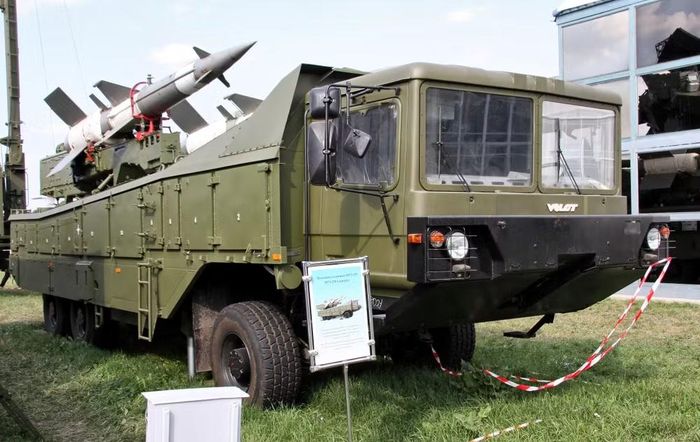 Ngoài khả năng tác chiến độc lập, Pechora-2M của Syria còn được cho là đã có khả năng liên kết tác chiến với các đài radar cảnh giới của Buk, S-300 và S-400 để tạo ra lưới lửa phòng không hợp nhất.