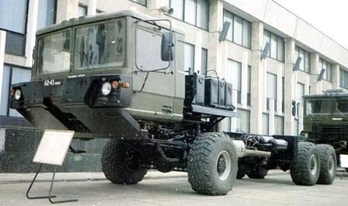 Hợp đồng có thời hạn dài và quy định việc cung cấp thiết bị đến năm 2029. Được biết dòng khung gầm chuyên dụng MZKT-8021/8022 có thiết kế đặc biệt để chứa các thành phần của hệ thống tên lửa phòng không Pechora-2M.