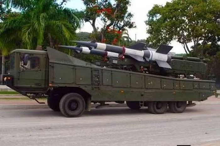 Bên cạnh đó, tổ hợp có thể được bổ sung xe xưởng sửa chữa cơ động, xe thu cáp KU-03T cùng một bộ cáp, cũng như tổ hợp phương tiện bảo vệ kỹ thuật vô tuyến KRTZ-125-2M.
