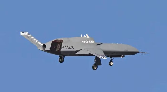 Chương trình Talon Blue được xây dựng trong hệ sinh thái công nghệ tự hành của Northrop Grumman. Công ty cho biết đã có hơn 500.000 giờ bay tự hành trong khoảng 7 thập kỷ nghiên cứu và phát triển lĩnh vực này.