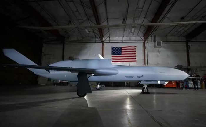 Boeing cũng tham gia cuộc đua với MQ-28 Ghost Bat, trong khi Lockheed Martin phát triển Vectis và Kratos tiếp tục hoàn thiện FQ-58 Valkyrie.