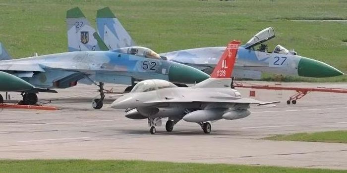Nếu như Nga có các tổ hợp phòng không S-400 và S-300, cũng như hệ thống cảnh báo sớm trên không và mạng lưới radar dày đặc thì Ukraine cũng sở hữu các tổ hợp Patriot, NASAMS, IRIS-T, cũng như sự hỗ trợ radar và trinh sát của phương Tây.