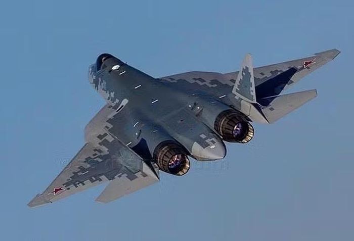 "Thiết kế khí động học ưu việt, đặc tính tàng hình của Su-57 sẽ khiến việc phát hiện ra nó trở nên rất khó khăn, trong khi tín hiệu phản xạ radar tương đối lớn của F-16 sẽ dễ nhận thấy hơn nhiều".