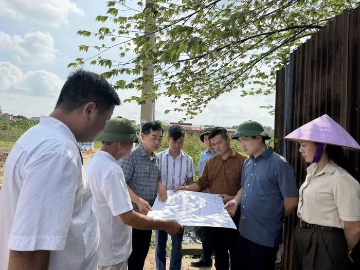 Lãnh đạo Đảng ủy, HĐND và UBND xã Đa Phúc trực tiếp kiểm tra tiến độ các công trình giao thông trọng điểm trên địa bàn