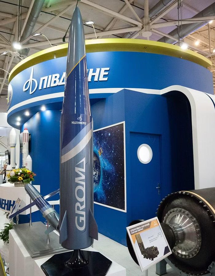 Fire Point cho biết tên lửa đạt vận tốc 7.920 km/h, mang đầu đạn nặng 800 kg và có tầm bắn 855 km.