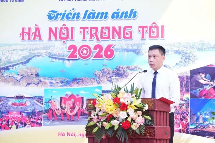 Phó Giám đốc Cơ quan Báo và Phát thanh, Truyền hình Hà Nội, Trưởng ban Tổ chức triển lãm “Hà Nội trong tôi” Nguyễn Thành Lợi phát biểu tại chương trình