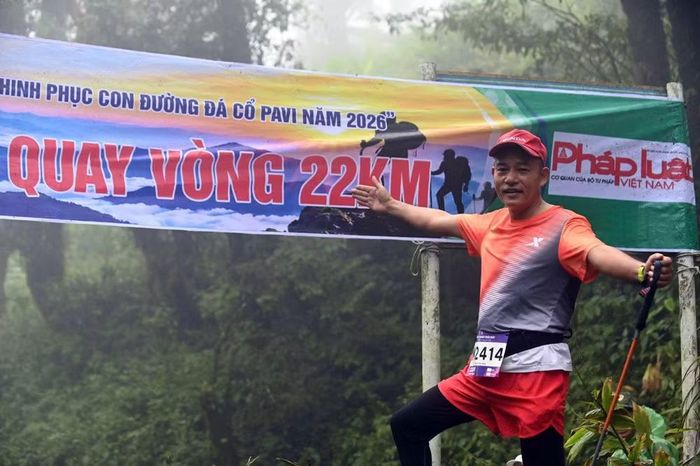 Một VĐV hoàn thành 1/2 chặng đường của cự ly 22km