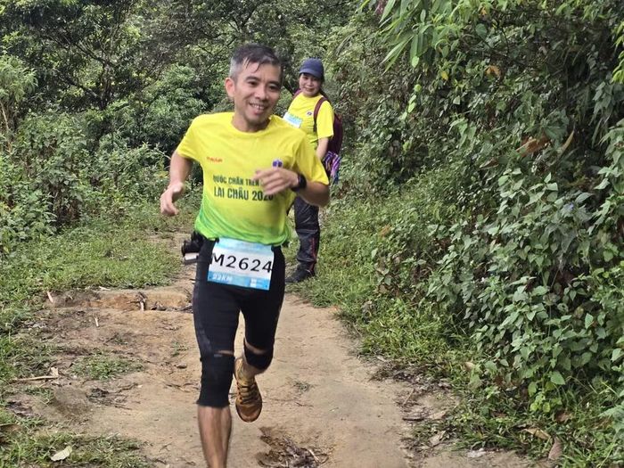 Không phải nhà báo nào cũng có thể chạy như VĐV chuyên nghiệp như thế này.