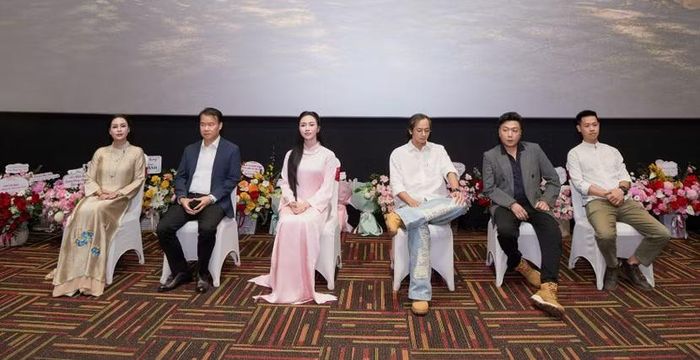 Ngọc Anh nhận được sự hỗ trợ đồng hành của êkip trong quá trình thực hiện dự án