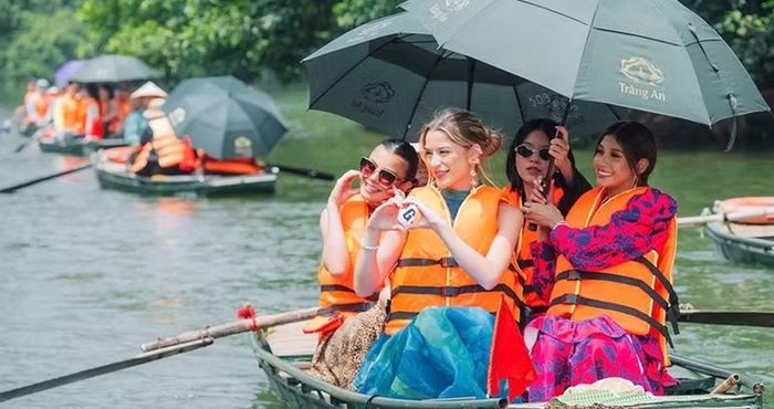 Khách quốc tế thích thú trong chuyến du lịch tới Việt Nam