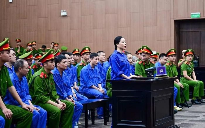 "Bà trùm" tội phạm Nguyễn Thị Mai Anh và các bị cáo liên quan.