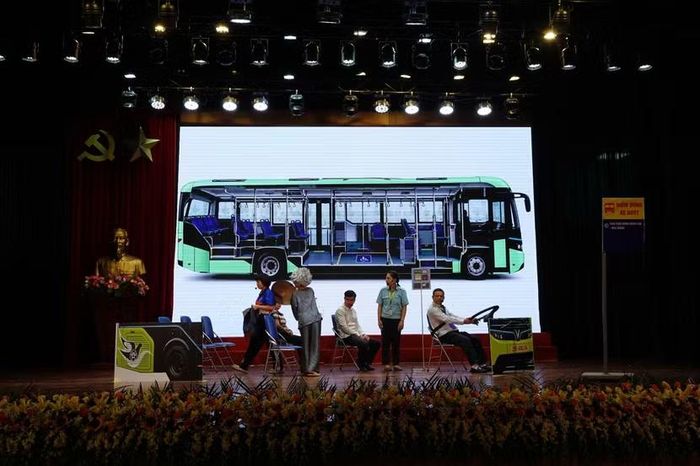 Các màn tham gia Hội thi năm nay của 9 đơn vị vận tải xe buýt đều có những điểm đặc biệt riêng, thể hiện được văn hoá phục vụ xe buýt Thủ đô