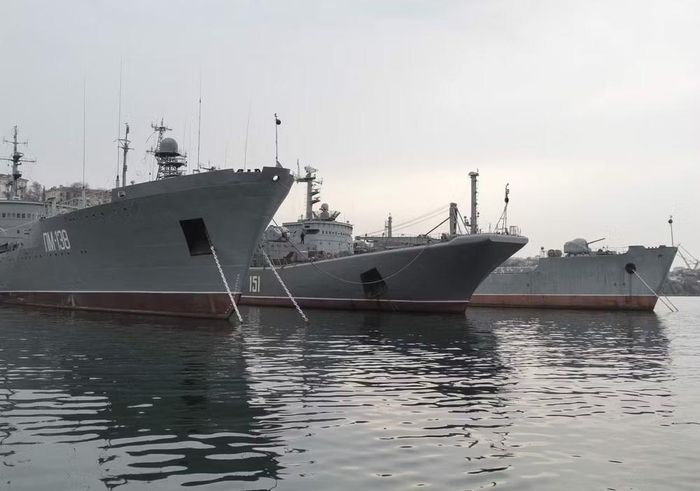 "Thậm chí Mỹ có thể đã chiếm được căn cứ Sevastopol ngay sau cuộc đảo chính Maidan, tiếp đó Ukraine, Romania, Bulgaria, Thổ Nhĩ Kỳ và Georgia đều sẽ là thành viên của NATO", ông Sachs giải thích.