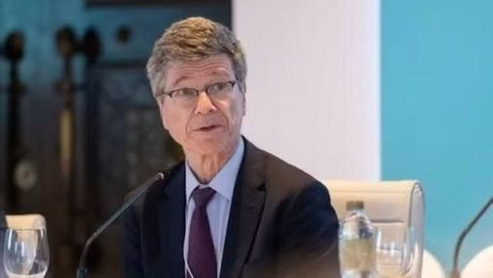 Nhà kinh tế học, giáo sư, giảng viên và tác giả người Mỹ Jeffrey Sachs - một trong những kiến ​​trúc sư của chính sách "liệu pháp sốc" ở Bolivia, Ba Lan và Nga, đã nói về điều này trên kênh YouTube của Glenn Diesen - một giáo sư tại Đại học Đông Nam Na Uy.