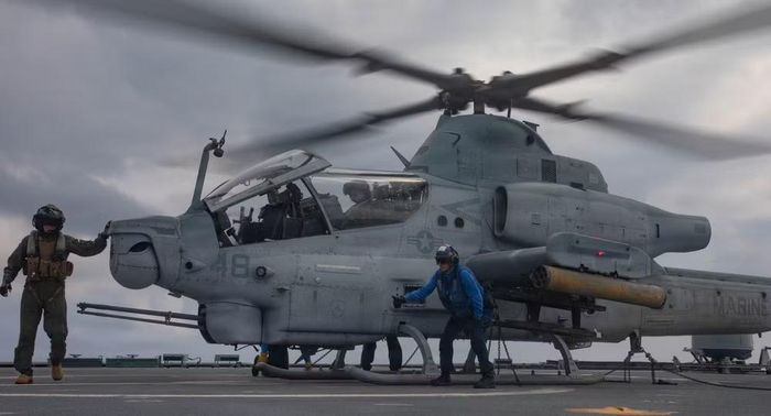 Máy bay cũng có chung khoảng 85% linh kiện với trực thăng đa dụng UH-1Y Venom, giúp giảm gánh nặng hậu cần và bảo dưỡng khi 2 loại cùng hoạt động trong đơn vị Thủy quân lục chiến.