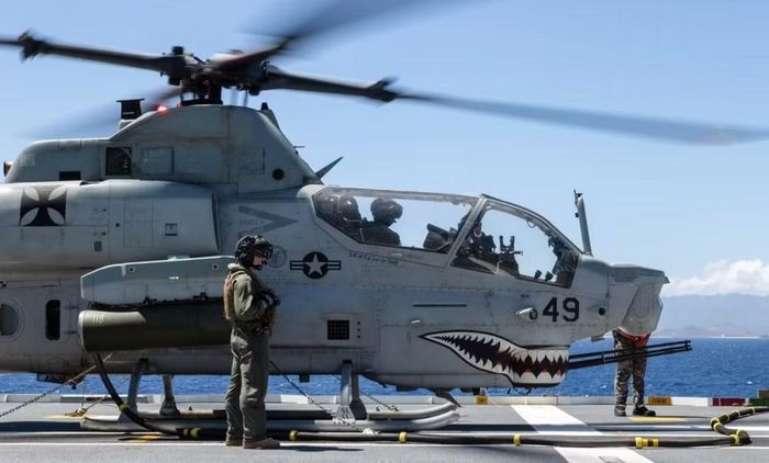 AH-1Z có 6 vị trí mang vũ khí dưới cánh, trong đó 4 vị trí đa dụng. Thiết kế này cho phép trực thăng đảm nhiệm nhiều cấu hình vũ khí tùy nhiệm vụ.