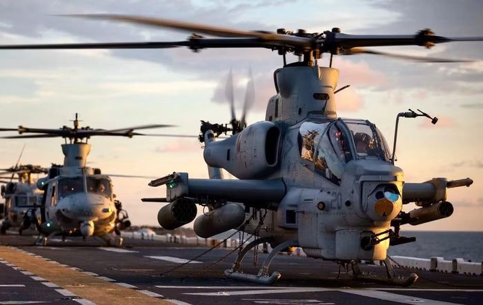 Một tàu chiến có boong đáp rộng như USS Canberra có thể trở thành điểm hoạt động tạm thời cho trực thăng Thủy quân lục chiến, giúp mở rộng lựa chọn bố trí lực lượng trên biển.