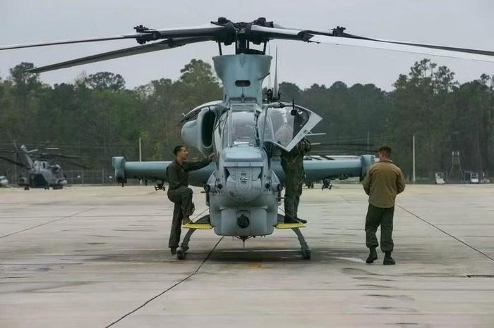 Trực thăng tấn công AH-1Z Viper là phương tiện yểm trợ hỏa lực chuyên dụng của Thủy quân lục chiến Mỹ. Nhiệm vụ của AH-1Z gồm yểm trợ đường không, hộ tống vũ trang và phối hợp hỏa lực từ trên không trong các chiến dịch viễn chinh, liên quân và liên hợp.