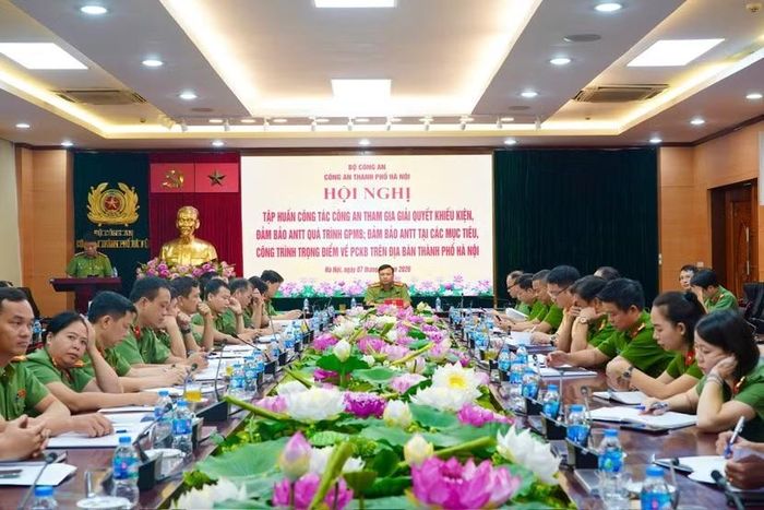 Đại tá Nguyễn Tiến Đạt chủ trì tại điểm cầu trung tâm CATP