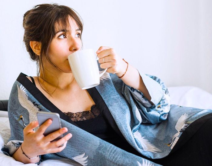 Uống cà phê vào buổi sáng đi kèm nguy cơ tử vong thấp hơn và tâm trạng tốt hơn, theo các nghiên cứu quan sát. Ảnh: Pexels.