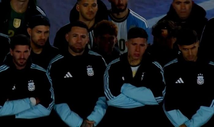  Nhiều cầu thủ Argentina đã khóc khi nghe Messi phát biểu.